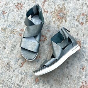 Eileen Fisher EUC Pewter Metallic Flat Sandals Sz 6